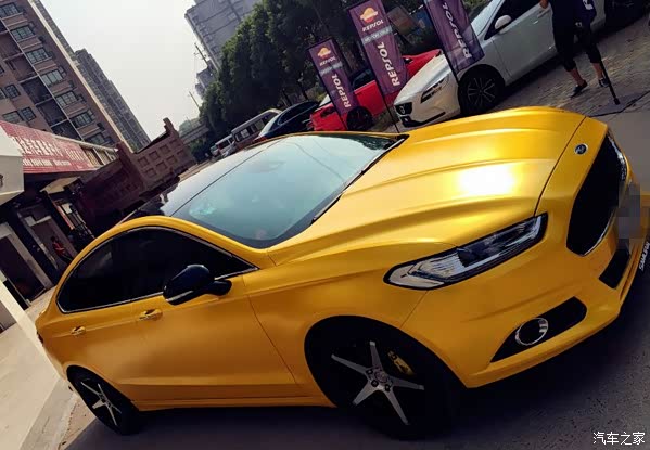 亮眼涂装福特蒙迪欧电光金属黄车身改色贴膜
