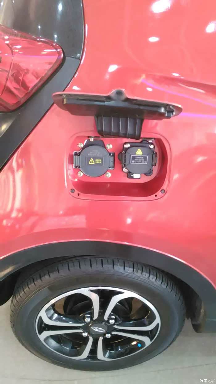 有快充接口(nnd,那个号称国民车的北汽ec180,竟然快充口都没有)!