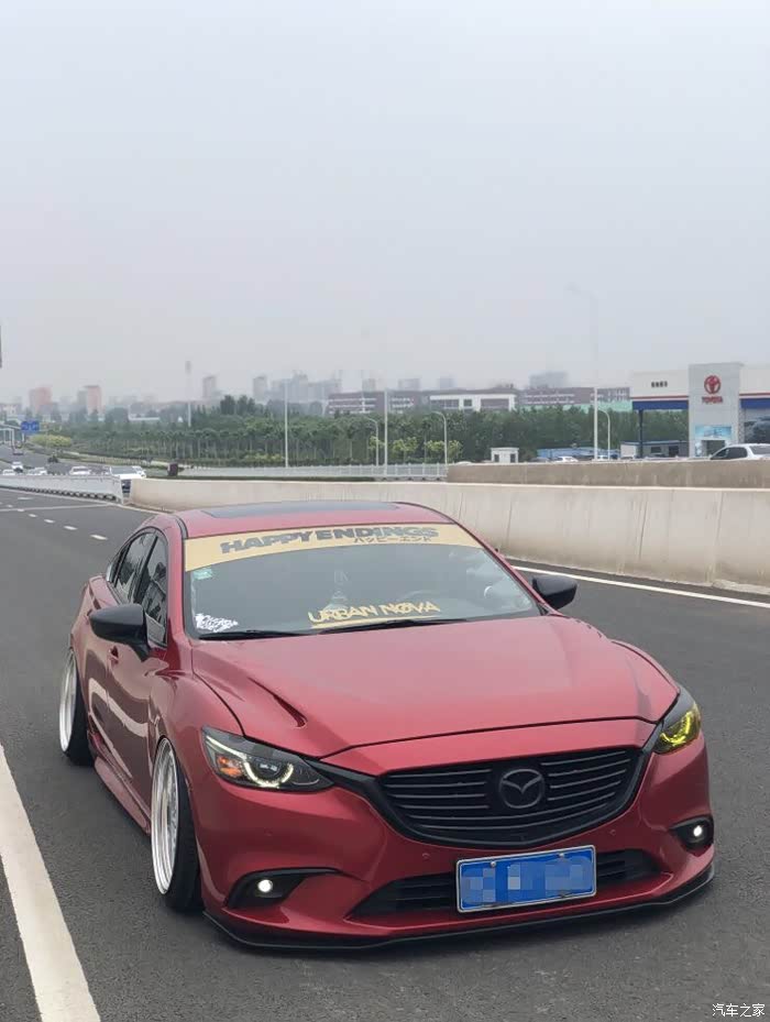 魂动红配色阿特斯颜值可以说是轿车中的翘楚绝对惊艳