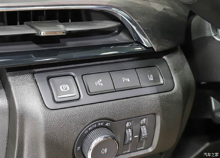 新款别克gl6,主驾驶位置按键集中,方便控制且舒适好用