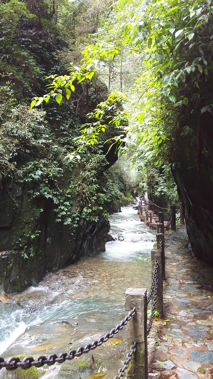 新平石门峡风景区图片