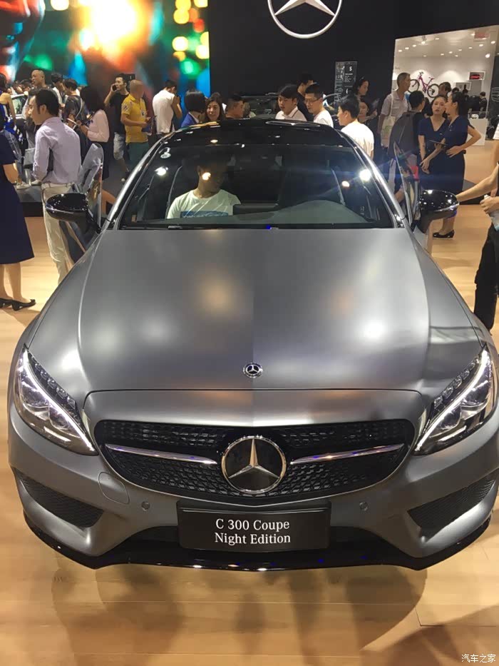 成都车展上的c300coupe 璨夜版照片好少.