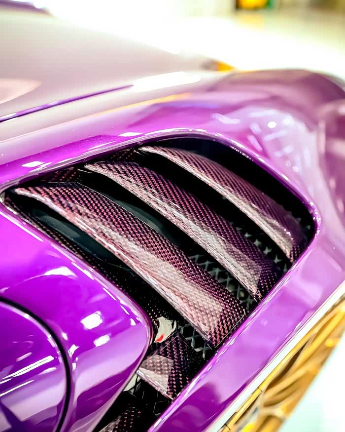 阿曼的保时捷911 gt3 rs;亮金紫配色,真的完美炫酷.