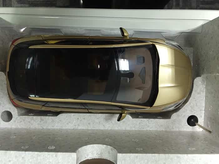 貌美车模360度无死角欣赏