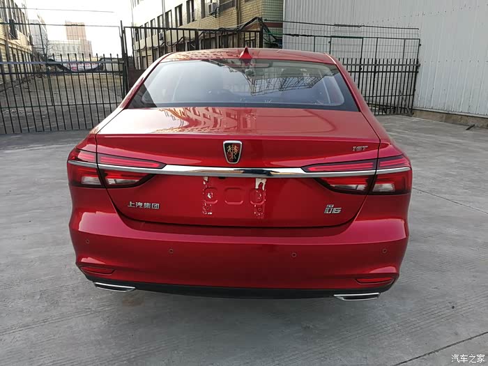 还是喜欢红色的----荣威i6