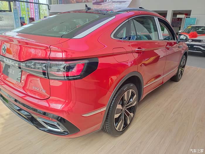 开着红色途观x一起去诗和远方