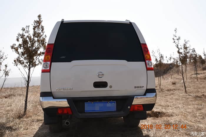 实用的大白日产zn6493多功能商务车