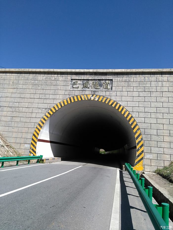 巴燕隧道——此次旅行经过的第一个隧道!