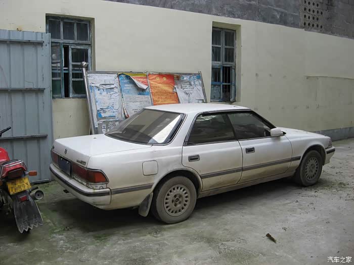 一款老丰田,大家看看什么车.