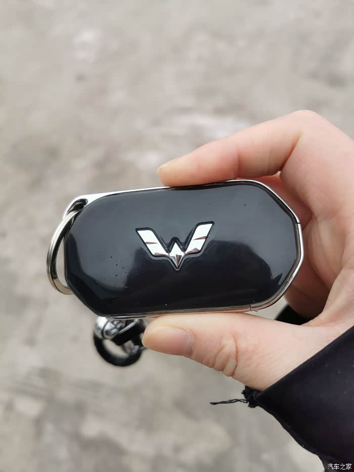 原来凯捷的钥匙长这个样子,小巧精致,材质很好,挺上档次的.