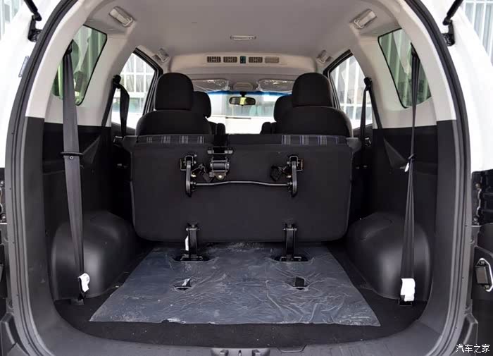 帮家里亲戚上芜湖再提一辆凯翼v3白色顶配