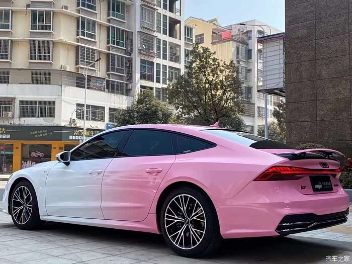 奥迪a7配上全网火爆的"渐变色车膜" 颜值爆表了!