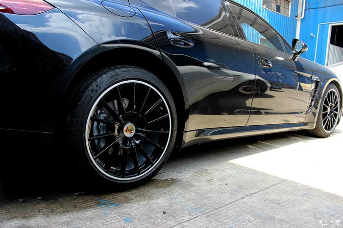 保时捷卡宴20寸烤漆轮毂改双色亮黑