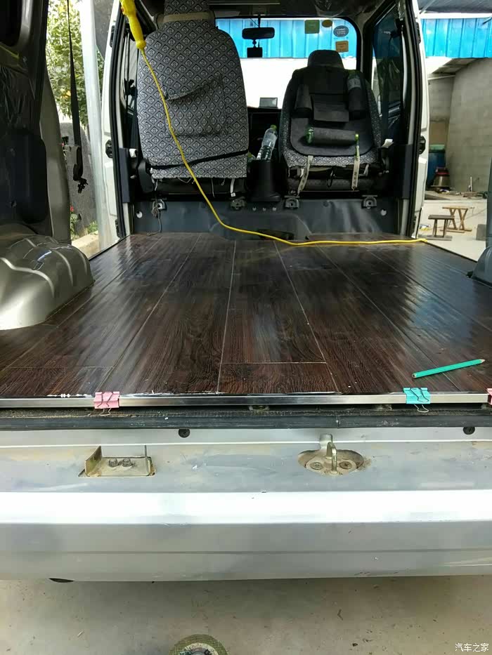 五菱之光6389bqf铺装木地板