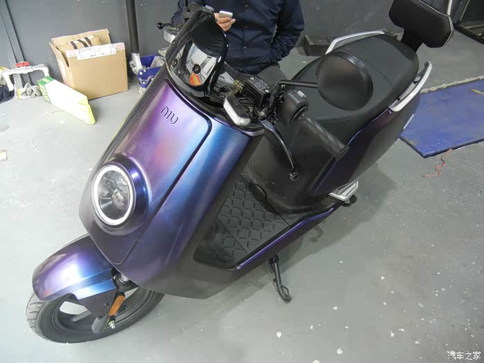 小牛电动车改色作业