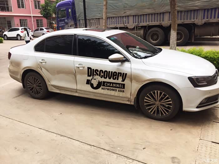 速腾轿车贴个车贴看看贴哪好看