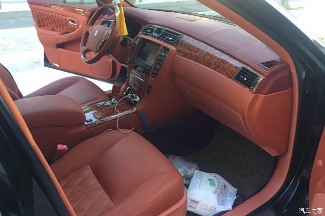 12代皇冠合肥内饰大改作业中