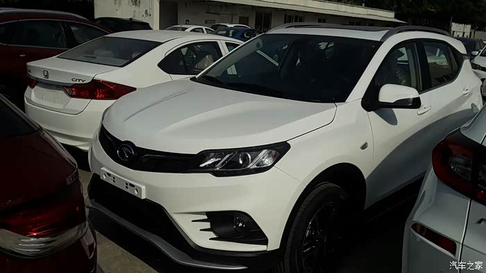 这车白色不是金属漆