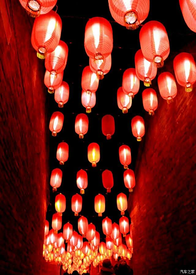 这一片的灯笼在巷子里好漂亮
