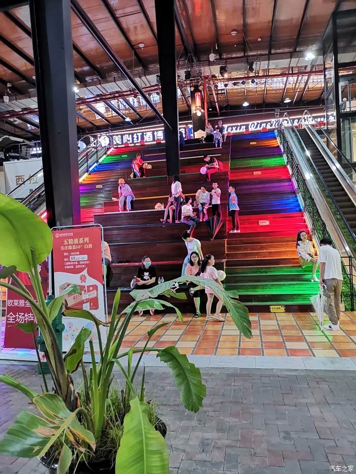 敢发就敢送新晋网红打卡点美心红酒广场