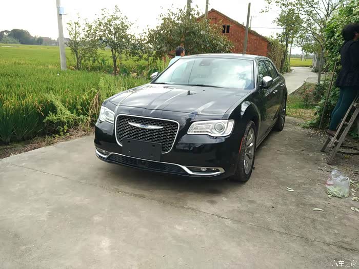 16款克莱斯勒300c 3.0v 超越版 提车作业:外观篇