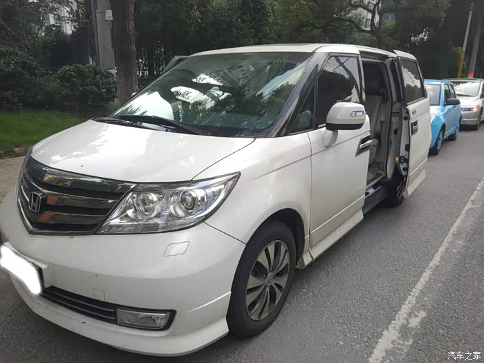 换了辆二手的白色老款艾力绅