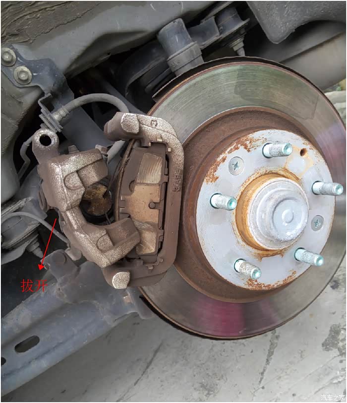 马自达6换刹车片作业