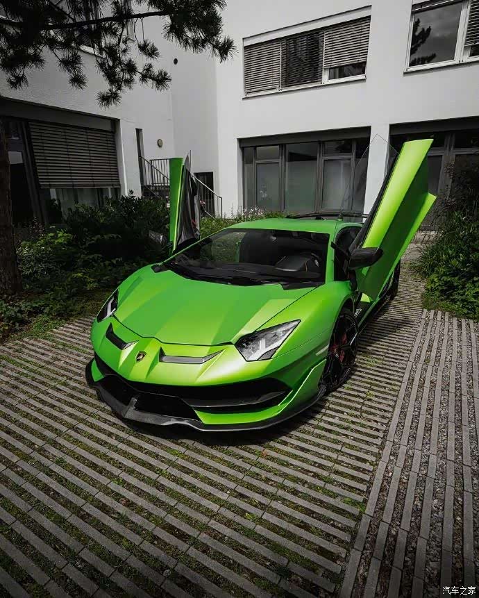 一头绿色大牛svj极致的简约设计之美