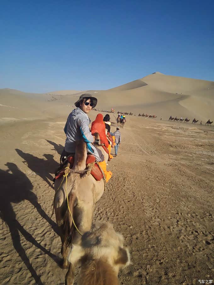 一台驭胜s350夫妻2人驰骋万里游新疆单车陷沙坑越挫越勇