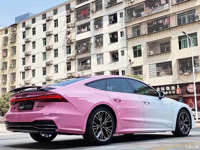 奥迪a7配上全网火爆的"渐变色车膜" 颜值爆表了!