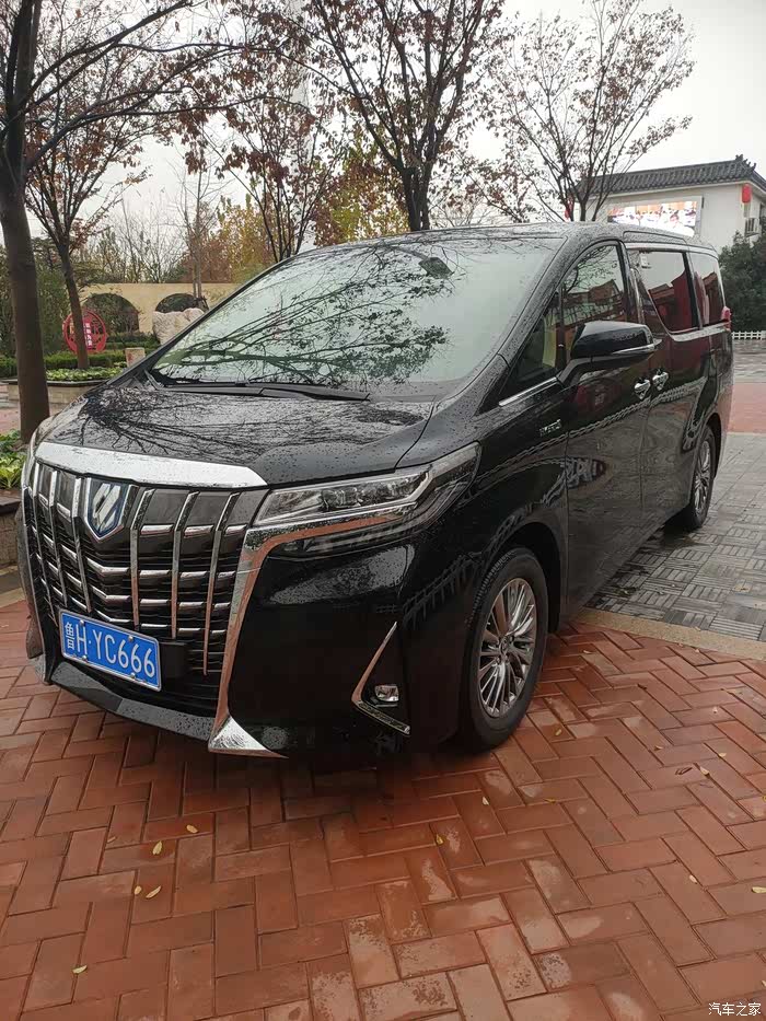 豪华mpv中的神车丰田埃尔法实拍外在动人内在动心