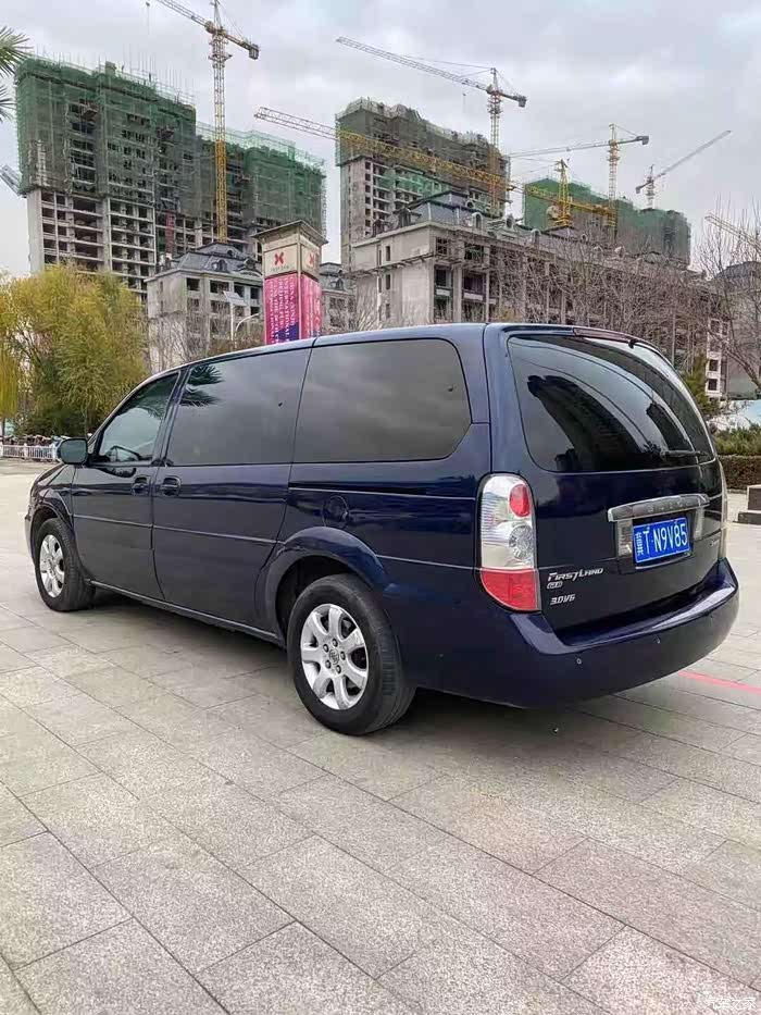 经典别克gl8豪华感营造的还是比较出色的,男人的大玩具!