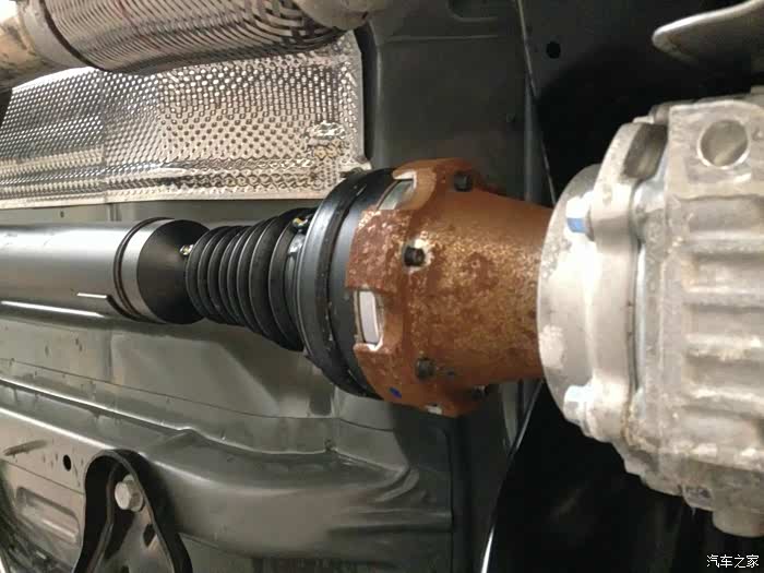转向轴处生锈啊,纠结了一下,后来了解不影响什么就算了