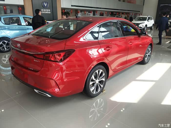 21款长安逸动plus,不一样的动感家轿