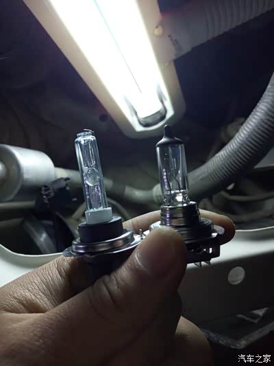 氙气灯与卤素灯对比边卤素灯边卤素灯氙气灯要稍微点所以安装时候要加