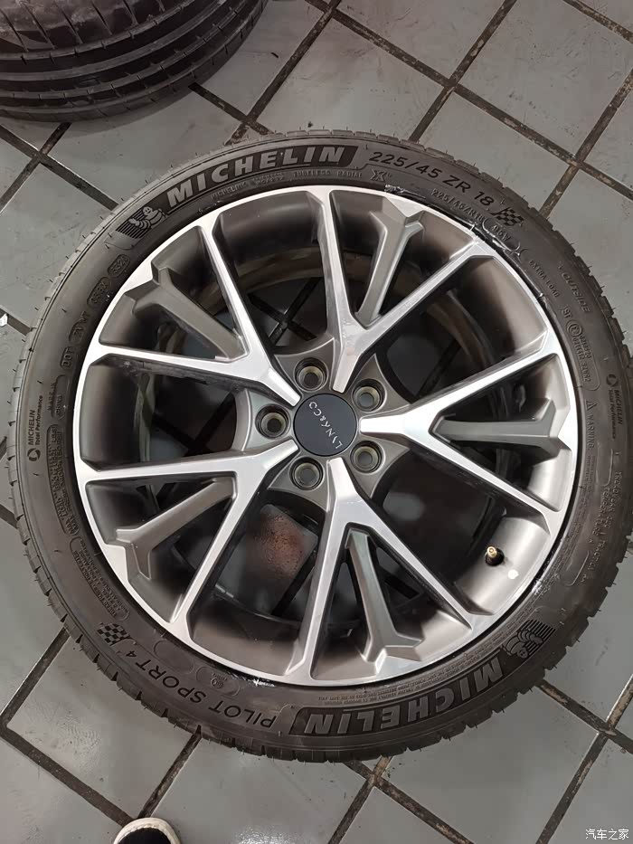 终于给领克03换了4条米其林轮胎.