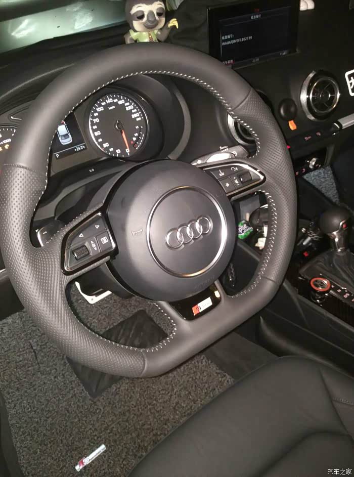 奥迪s3带拨片方向盘上车了