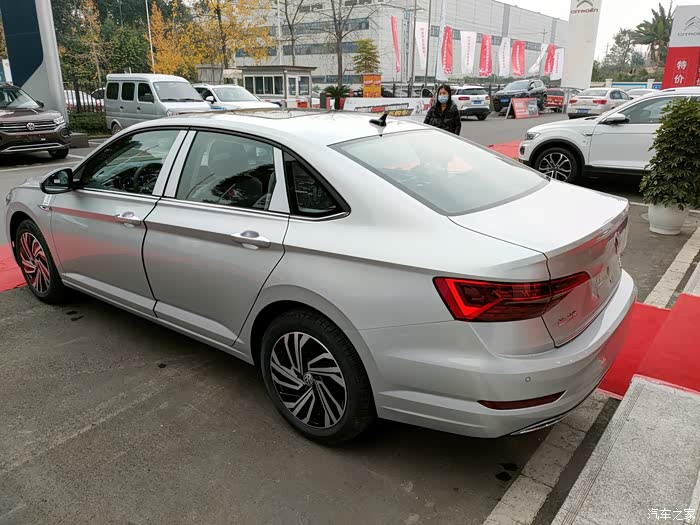 纪念2021豪华智联水晶银速腾提车