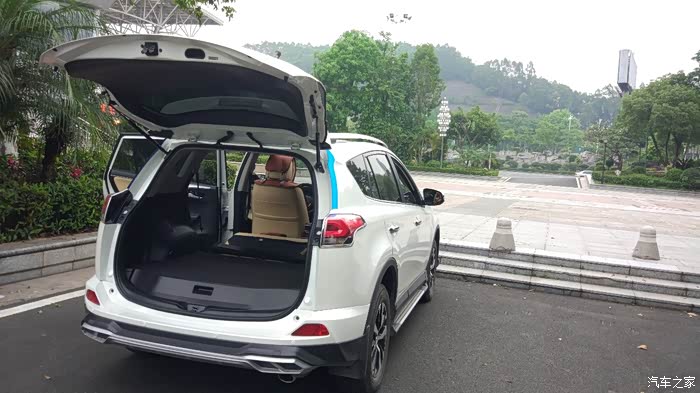 rav4荣放风尚白改造床车解决不平的问题车上可以睡觉了