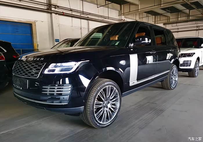 路虎揽胜,外观粗犷霸气,内饰精致豪华,动力充沛让人一见倾心.