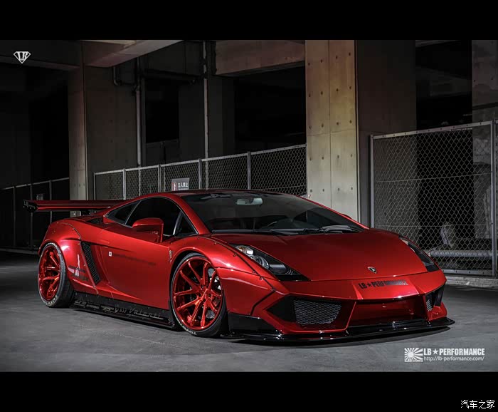 兰博基尼盖拉多小牛加上宽体包围凶悍不是一点点视觉很冲击