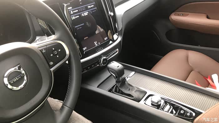 顺利提车沃尔沃volvo s60 t4智逸版白色车车啦