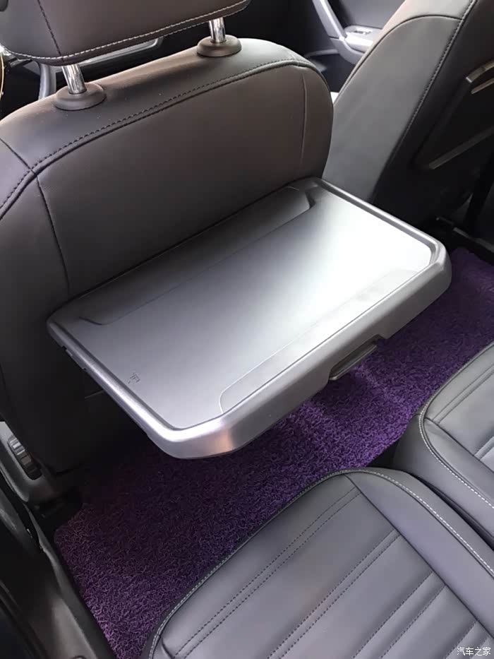 后排小桌板,在飞机上见过