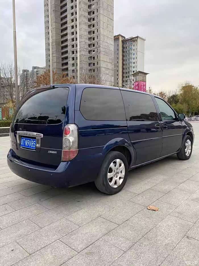 经典别克gl8豪华感营造的还是比较出色的,男人的大玩具!