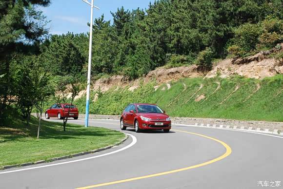 不同路况汽车转弯技巧