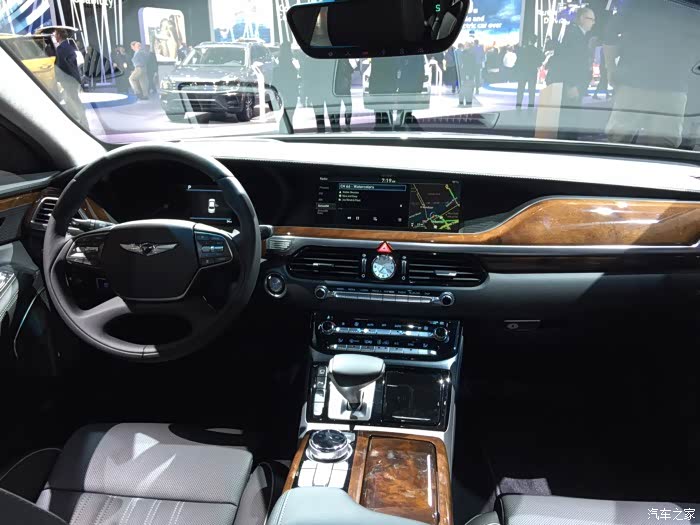 genesis g90内饰图之中控页面～恨不得把每一个摁钮都摁一遍