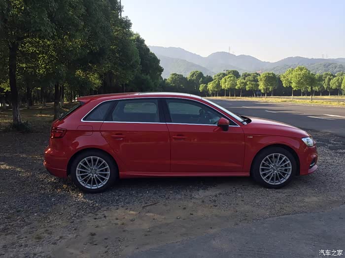 红色奥迪a314t两厢舒适版提车作业只上图