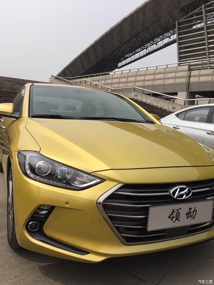 谁有领动外观是黄色的实车图片啊多发几张出来供参考下