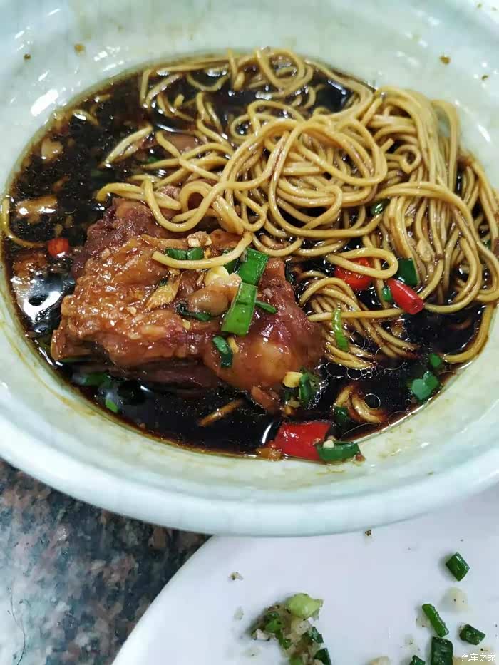 新市红烧羊肉面,说实话感觉有点偏甜啦.(无锡都没这种甜吧)