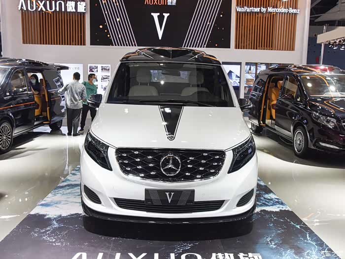 "奔驰v260l"傲旋版曝光,航空座椅 全隔断,可媲美商务舱